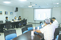 　經濟部中部辦公室日前抵馬查核民國100年商品標示執行成果，聽取縣府建設局報告。（圖：縣府建設局提供）