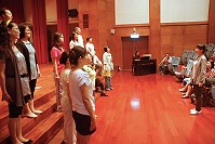 第5屆兩岸合唱節兩馬首度攜手合作,馬祖代表團員日前出爐,大陸的動作指導日前來馬排練。實際赴福州名單以縣府文化局為準。(圖/文:邱竟瑋)