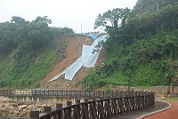 福澳至清水外環道的坍方現場仍維持封鎖狀態。(圖/文:邱竟瑋)