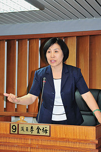 議員李金梅進行質詢。(圖/文:曹重偉)