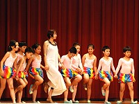 東引國中小畢業典禮晚會,16日晚間7時在中正堂亮麗登台。(圖/文:陳其敏)