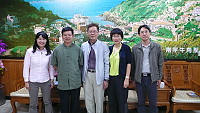 今周刊社長梁永煌夫婦偕同兩位採訪記者訪馬,縣府企劃室協助安排與地方多位相關首長訪談,預計在馬祖展開三天的訪問行程。(圖/文:劉秋月)