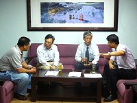 　監察委員黃武次、李復甸巡察東引酒廠，了解營運現況與成果。（圖／文：陳其敏）