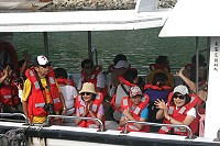 　「海上看東引」，六月份共計吸引404位遊客出海欣賞雄奇海岸風光及黑尾鷗生態奇觀。（圖：東引鄉公所提供）