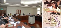 連江縣文化創意推動委員會昨天上午舉行今年第一次會議,會中提到於馬祖東莒和北竿拍攝的電影「花漾」,接受地方補助,今年10月預計在台北舉行特映會,馬祖景緻和美酒將隨著劇情,呈現給觀眾。(左圖:邱竟瑋/右圖:電影「花漾」劇組)
