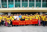 　2012津沙境天后宮二將軍曉澳謁祖進香團昨天上午啟程，縣長楊綏生、議長陳貴忠及鄉長朱秀平前往致贈程儀。（圖／文：劉秋月）