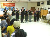 　立法委員陳雪生舉辦問政說明會，率助理服務團隊向東引鄉親問好。（圖／文：陳其敏）