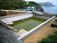 　東引東湧水庫下方蓄水池再次加高，以提升儲蓄容量。（圖／文：陳其敏）