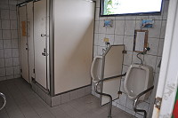 　午沙公廁內部無適當隔間，被導遊認為是不好用的公廁。（圖／文：陳鵬雄） 