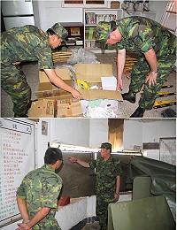 (上圖)任指揮官視導各單位救災器具是否完成檢整。(下圖)任指揮官視導防颱整備情形。(圖/文:陳柏嘉)