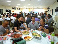 　東引鄉慶祝父親節餐會，爸爸們歡度屬於自己的節日，氣氛輕鬆愉悅。（圖／文：陳其敏）