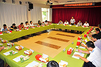 南竿警察所召開南竿社區治安會議,由所長林國安主持,與會來賓發言踴躍。(圖/文:曹重偉)
