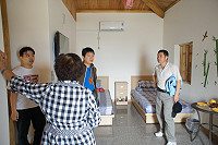 　縣府觀光局展開101年上半年度的縣內旅館民宿聯合稽查作業，日前已會同相關單位完成南竿鄉24家業者的稽查工作。（圖：縣府觀光局提供）