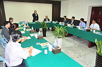 司法院院長賴浩敏一行抵馬視察連江地方法院及督導業務,受到地院全體同仁的熱烈歡迎;特別安排召開基層座談會,與地院同仁閒話家常,展現親和力。(圖/文:曹重偉)