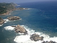 　受颱風外圍環流影響，馬祖海域並不平靜，東引對外交通持續由直升機擔綱。（圖／文：陳其敏）