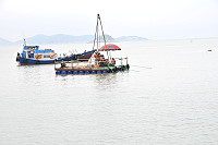 　地區多處澳口碼頭改善先期鑽探工作正式展開。（圖／文：陳鵬雄）