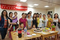 移民署連江縣服務站與連江縣外配中心昨天在介壽老人活動中心舉辦家庭課程,並歡迎會剛來馬祖的新住民姊妹。(圖/文:邱竟瑋)