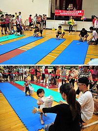 「活力寶寶趴趴走競賽」歡樂登場,爬爬樂比賽時,家長使出渾身解數吸引小寶寶向前爬,搬搬樂也是讓家長又期盼又心疼。(圖/文:曹重偉)