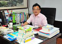 臨危受命,代理地政事務所主任陳奕誠昨天正式到任,秉持「我已經準備好」的沉穩與遊刃有餘,強調以後如果執行的不好,他願意負起全部責任。(圖/文:曹重偉)