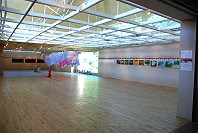 　民俗文物館即日起至9月25日展出曹祥發個展－我的畫像水一般的流動著，作品包括個人畫作及裝置藝術，歡迎鄉親踴躍前往欣賞。（圖／文：劉秋月）