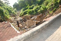 津仁步道勝天公園段日前因85雨災路基塌陷,修復期程有鄉親表示關心。(圖/文:邱竟瑋)