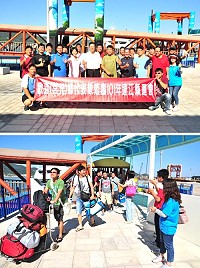 縣運會會外賽開打,各鄉英雄豪傑陸續進駐,昨天首波是由莒光鄉選手們在鄉長柯玉官領隊下率先抵達,縣府秘書長劉羽茵及多位籌備處幹部專程前往碼頭迎接,現場拉起喜氣洋洋的紅布條表示歡迎。(圖/文:曹重偉)