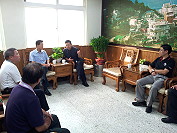 中華民國童軍總會理事長趙守博昨日拜會縣長楊綏生,縣長楊綏生表示,未來將與童軍總會共同推動馬祖童軍會的成軍。(圖:連江縣政府提供)
