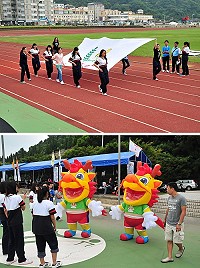 就是今晚!101年縣運動會重頭戲開幕典禮,將於今天晚間6時在福澳運動場閃亮登場,籌備會昨天特別進行彩排,吉祥物一對俏皮「泡泡龍」寶寶也提前亮相,可愛模樣馬上吸引小朋友目光,可預見今晚也將是超人氣。(圖/文:曹重偉)