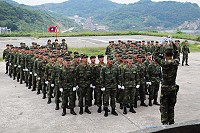 步一連參賽弟兄高唱軍歌,從隊形的變化,到整齊劃一的步伐,均展現高昂鬥志與絕佳團隊默契。(圖/文:歐振陽)