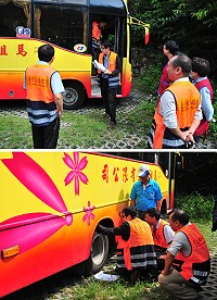 為維護馬祖地區旅遊安全,台北市區監理所特別來馬執行遊覽車總體檢,沒有發現太大問題,也提醒業者要將未合格遊覽車改善後至監理站進行複檢。(圖/文:曹重偉)