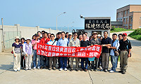 　苗栗縣環保局此次由局長劉伯舒率該局多位同仁專程組團來馬取經，對於馬祖維護好山好水的努力及資源回收處理績效留下深刻印象。（圖：縣府環保局提供）