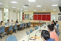 　101年度連江縣景觀總顧問第一次諮詢會議昨天展開，副縣長陳敬忠代表縣長楊綏生主持時指出，應著重景觀的復原與銜接，而非不停興建新設施，量力而為。（圖／文：邱竟瑋）