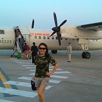 名主播張雅琴馬祖演講後遊南北竿,軍醫女兒的她穿迷彩T 恤回台北。(圖:張雅琴主播網站)