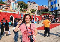 　在韓國堪稱臺灣旅遊達人的作家梁昭嬉，曾在韓文版《孤獨星球》撰文介紹馬祖，今年鐵板燒塔節她再度悄悄來到馬祖，用眼睛和相機記錄，要向韓國人介紹不一樣的馬祖。（圖／文：劉秋月）