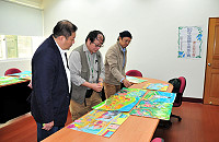101年度全國學生美術比賽地區初賽,縣府教育局邀請唐健風、鄒佳哲、李宗仁3位專業評審進行評選工作,讓成績順利揭曉。(圖/文:曹重偉)