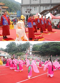 2012年馬祖秋慶•美廟仲秋-媽祖昇天祭昨天舉行祭祀大典,於馬祖村清輝樓前廣場舉行,遵循古禮,場面莊嚴隆重。(圖/文:邱竟瑋)