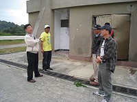 議員陳建光邀請交通局等單位進行東、西莒直升機場整建案施工前會勘。(圖:縣府交通局提供)