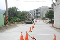 馬中旁道路已恢復半線暢通,民眾關心工程施作順暢。(圖/文:邱竟瑋)
