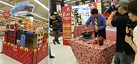 戰地風情首度進駐台灣量販店,馬祖伴手禮愛買獨賣;縣長楊綏生親自主持開幕式,還特別現場示範紅糟肉料理。(圖:連江縣政府建設局提供)