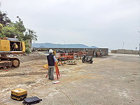 馬祖郵局大樓工程動工,營造廠商進行整地、放樣工作。(圖:本報編輯部)