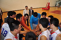 　離島運動會昨日進入第二天賽程，馬祖選手們全力拚戰，副縣長陳敬忠也代表縣長楊綏生到各個比賽場地為選手加油打氣。（圖：連江縣政府提供）