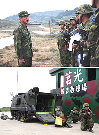 (上圖)黃指揮官勉勵官兵於基地普測期間,以安全為第一考量,爭取最高榮耀。(下圖)機步連受測官兵全力以赴,發揮超越自己、戰勝自己的頂尖水準,展現高超戰技。(圖/文:歐振陽)