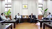 　為加強地方互動，馬中校長陳天賜主動拜訪連江縣議會，力邀議長陳貴忠及全體議員擇日到馬中參訪，將向議員說明馬中運作概況、個人治校理念及未來發展方向，也希望議員們踴躍參加、不吝指教。（圖：連江縣議會提供）