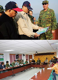 (上圖)指揮官協同相關人員至北竿大澳山實行現地會勘。(下圖)指揮官與相關人員實施現勘後,於北竿老人活動中心召開會議,目前決議遷移地點為大澳山。(圖/文:宋韋廷)