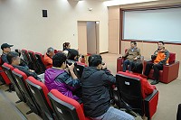 　觀光局邀請台灣媒體記者團抵馬進行三天兩夜的馬祖冬季旅遊推廣行程，但第一天就飽受交通受阻的不便，與縣長楊綏生座談時，不出所料記者發問仍鎖定博弈相關議題。（圖／文：劉秋月）