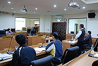 　南竿鄉代會昨天進行首日鄉政總質詢，代表要求南竿鄉應該效法北竿給予鄉民小白船搭乘補貼。（圖／文：劉秋月）