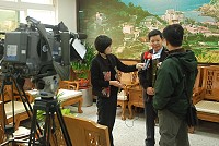 縣長楊綏生昨天接受行政院僑務委員會所屬宏觀衛視的訪問,暢談施政與馬祖旅遊。(圖/文:邱竟瑋)