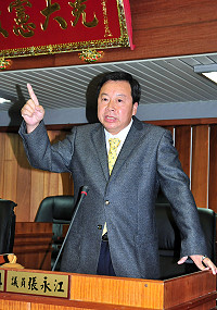議員張永江進行質詢。(圖/文:曹重偉)