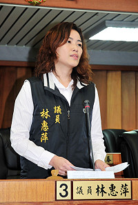 議員林惠萍進行質詢。(圖/文:曹重偉)