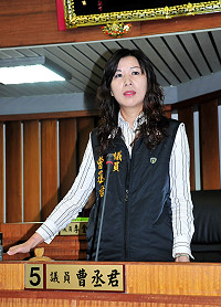 議員曹丞君進行質詢。(圖/文:曹重偉)